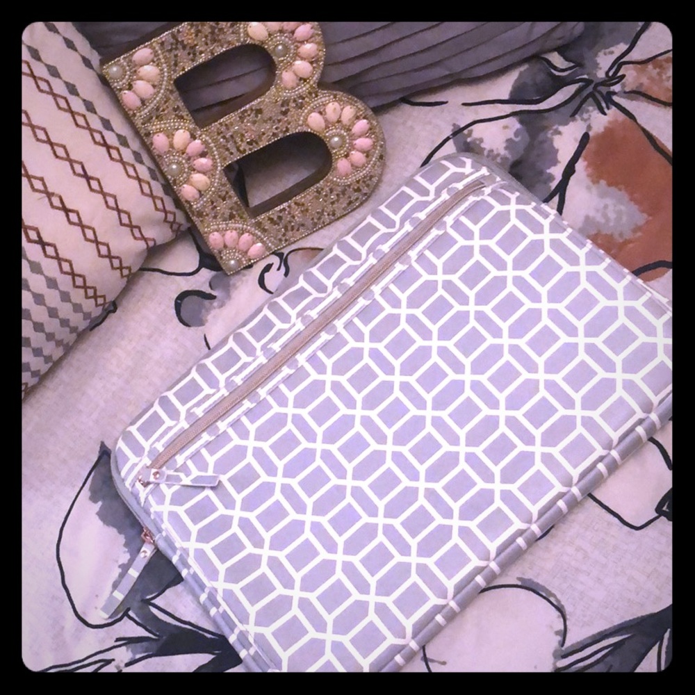 Laptop Case with Rose Gold accented zippers 🎀❗️